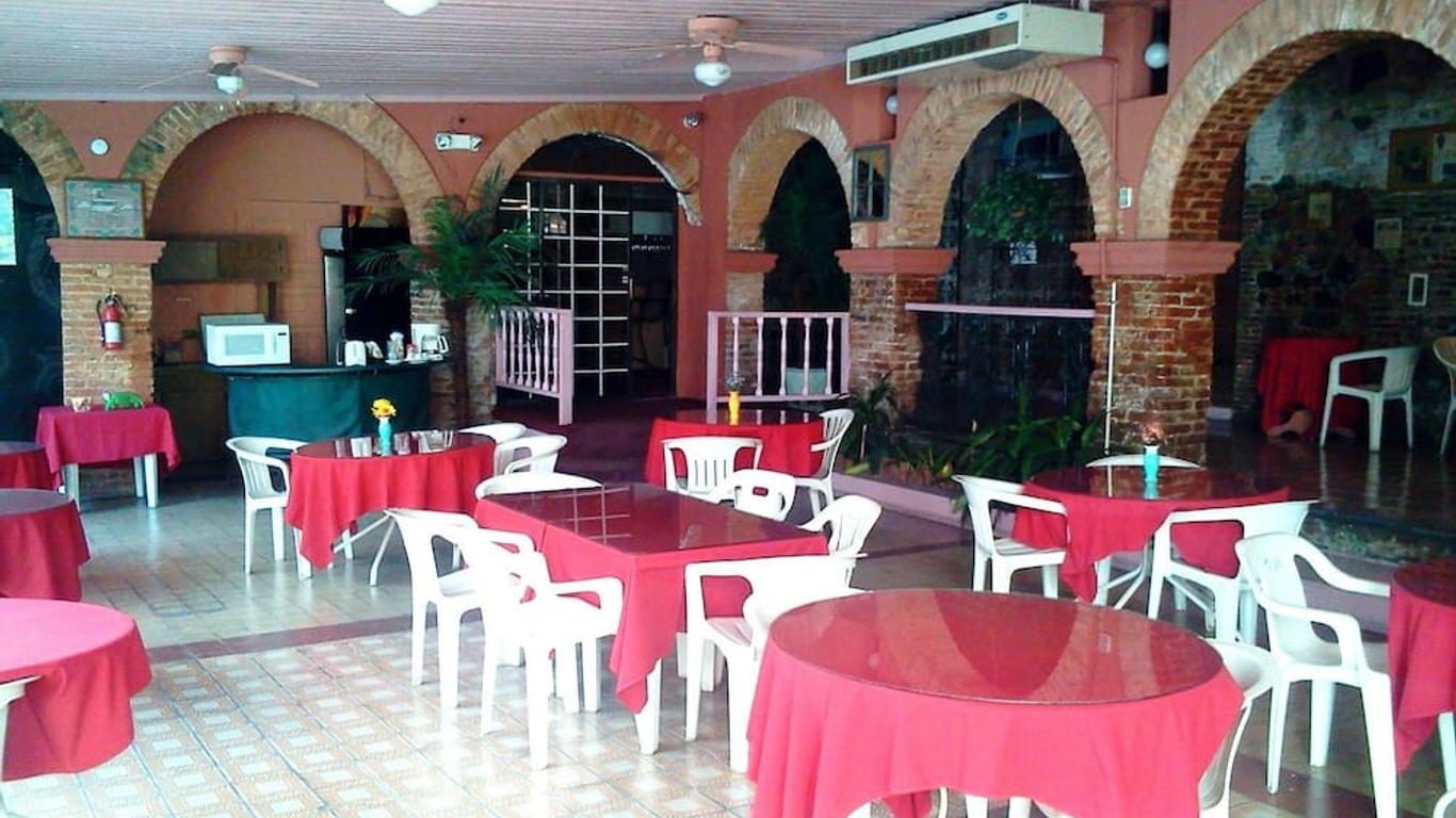 Hotel Oasis