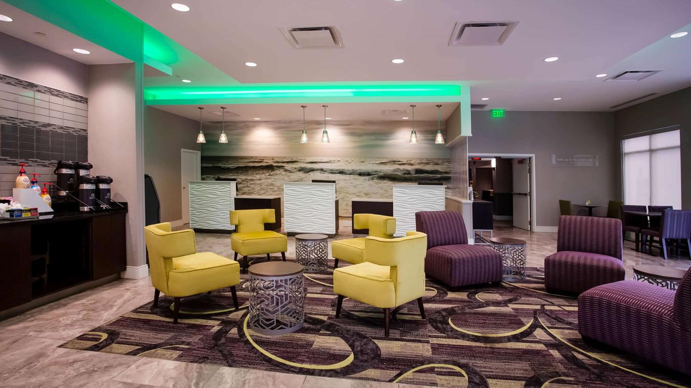 La Quinta Inn & Suites by Wyndham Virginia Beach