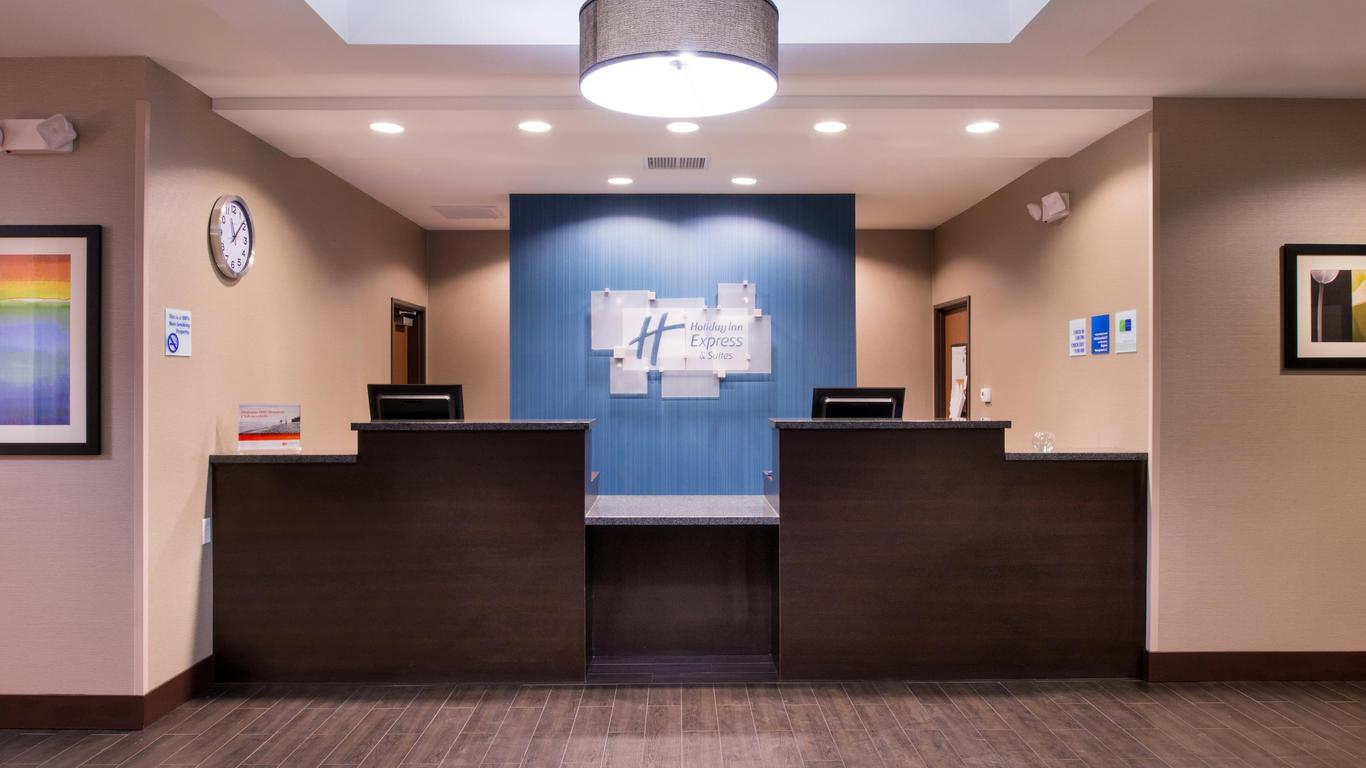 Holiday Inn Express & Suites Bakersfield Airport